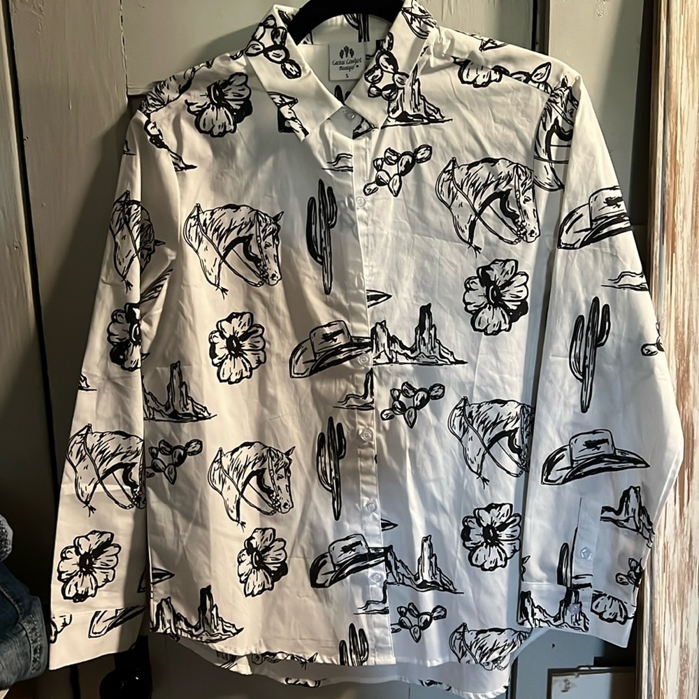 NWOT western print women’s button down shirt small